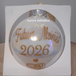 Boule de Noël personnalisée – "Futurs Mariés", Année & Alliances dorées