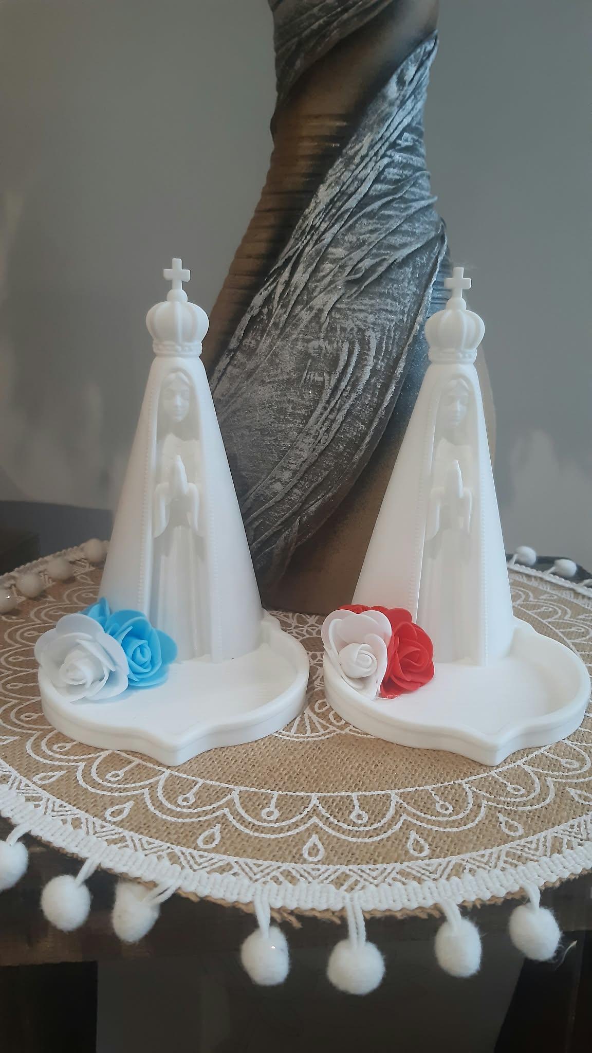 Statuette Notre-Dame de Fátima 3D avec Coupelle & Roses Décoratives — Vierge Marie Couronnée (Idée Cadeau Communion, Baptême, Fête Religieuse, Déco Spirituelle)