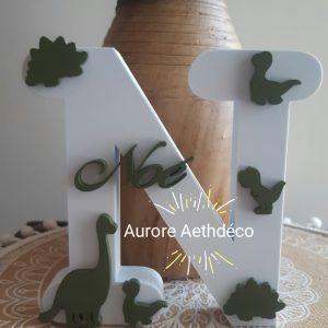 Lettre initiale décorative personnalisée en relief – Prénom & thème Dinosaures / Jurassique (modèle 1)
