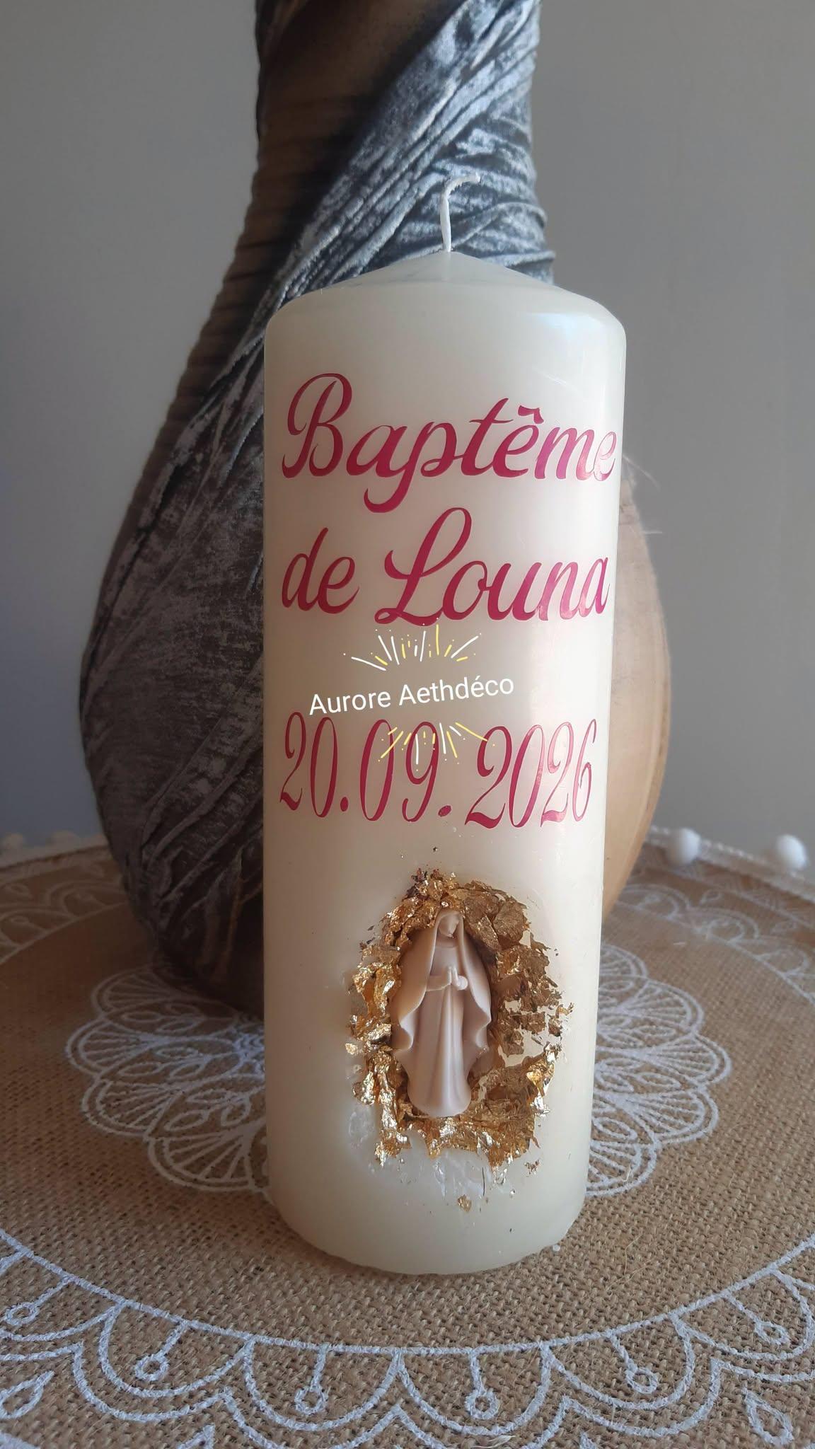 Bougie personnalisée pour baptême fille ou garçon. Edition Vierge Marie et feuilles d'or – Image 2