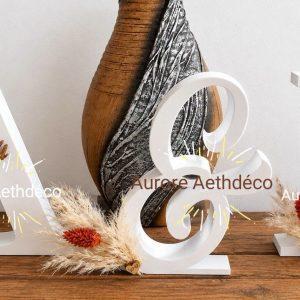 Duo d’Initiales Personnalisées de Mariage & Espluette (&) avec Prénoms en Relief & Fleurs Séchées