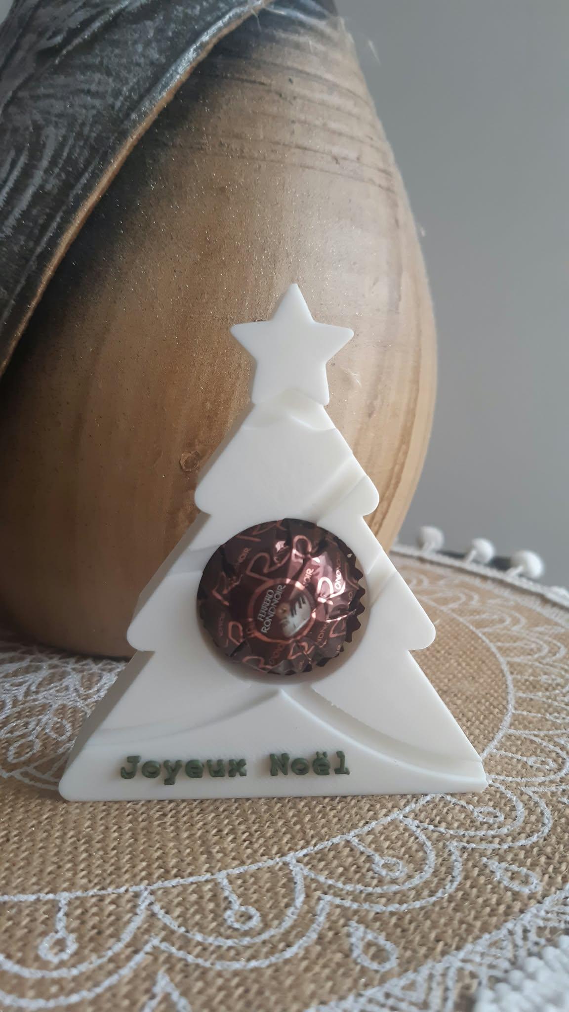 🎄 Mini Sapin Porte-Chocolat décoration ou magnet de Noël 8,5 x 10 cm– "Joyeux Noël" + chocolat ferrero (goût aléatoire) – Image 2