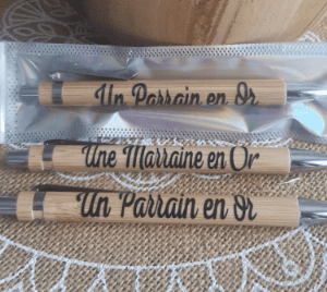 🖊️ Stylo en Bambou Personnalisé – "Un Parrain en Or" / "Une Marraine en Or"