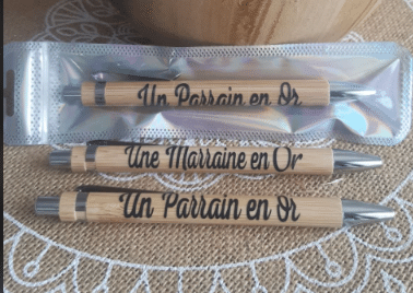 🖊️ Stylo en Bambou Personnalisé – "Un Parrain en Or" / "Une Marraine en Or"